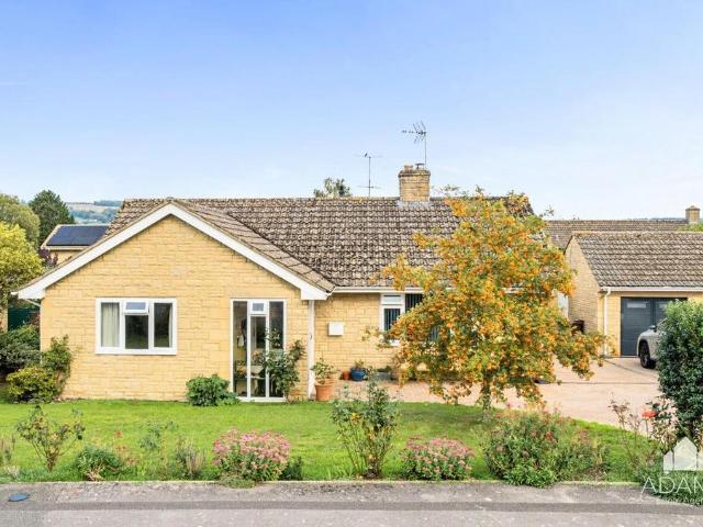 Bungalow for sale in Winchcombe, Pamington