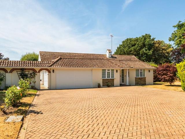Bungalow for sale in Felpham, Clapham