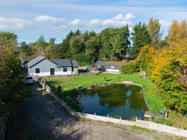 Bungalow for sale in Shatterling, Ash