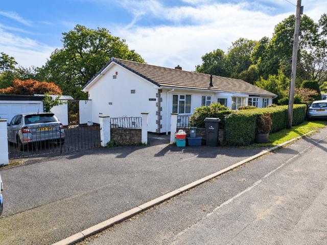 Bungalow for sale in Llanwrthwl