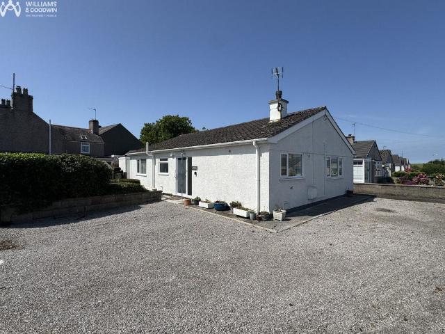 Bungalow for sale in Bodedern, Wales