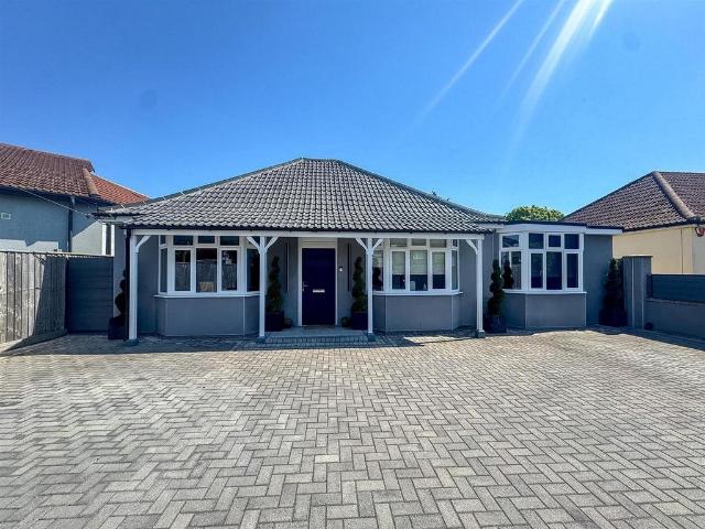 Bungalow for sale in Locking Parklands, Locking
