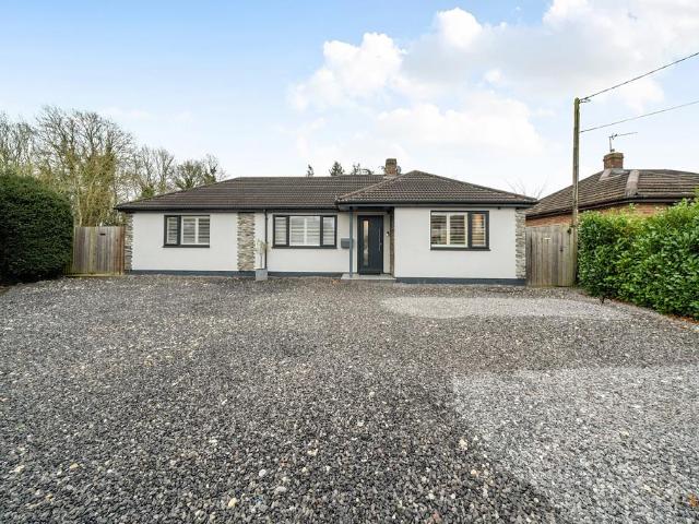 Bungalow for sale in Tiddington-with-Albury, Berrick Salome