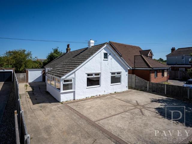 Bungalow for sale in Frinton and Walton, Dale Hill