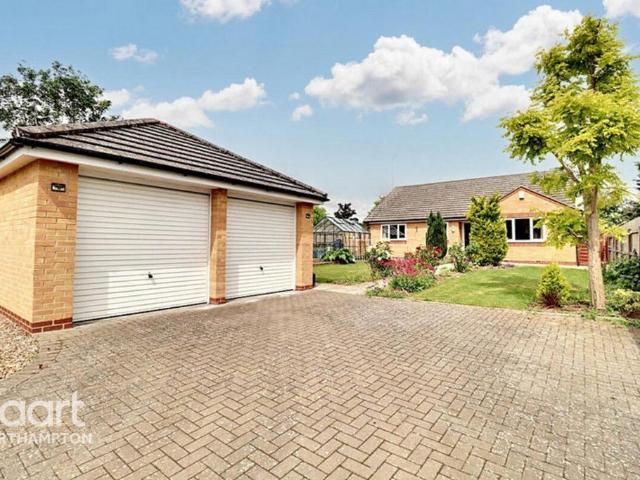 Bungalow for sale in Northampton, Northamptonshire