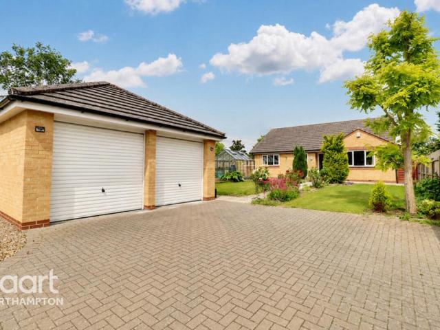 Bungalow for sale in Northampton, Northamptonshire