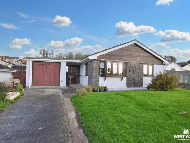 Bungalow for sale in Monkton, Pembroke