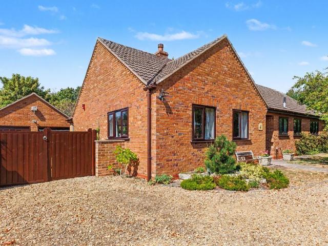 Bungalow for sale in Crookhill, Worcestershire