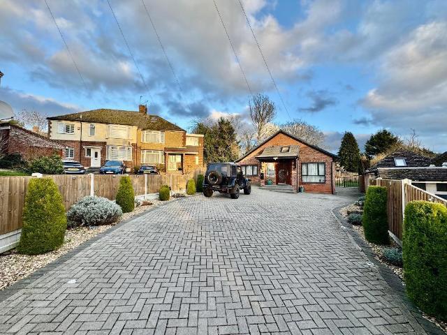 Bungalow for sale in Spring Park, Luton