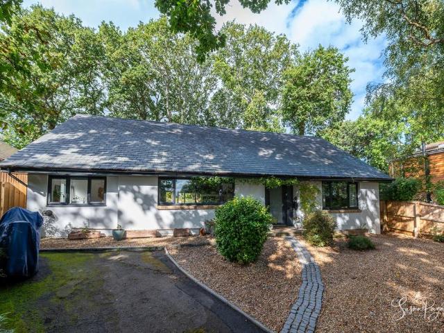 Bungalow for sale in Alverstone, Newchurch