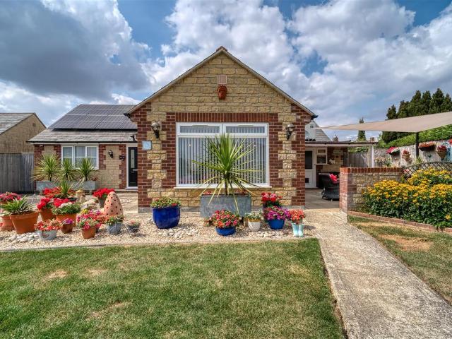 Bungalow for sale in East Stour