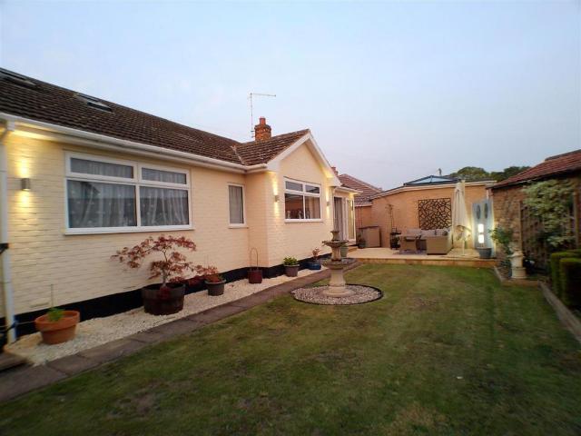 Bungalow for sale in Sutton, Barton In Fabis