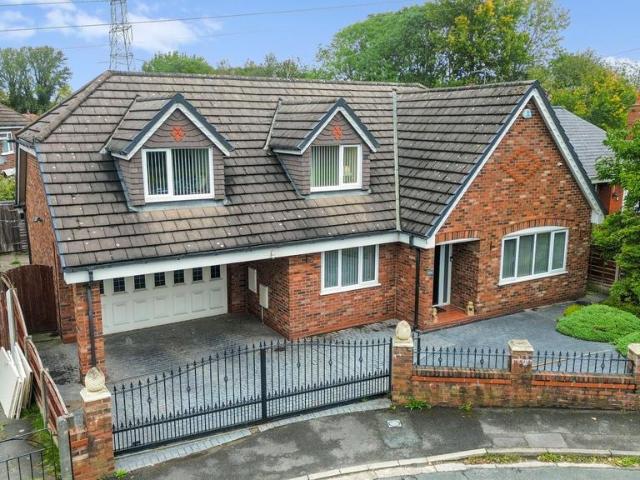 Bungalow for sale in Martinscroft, Woolston