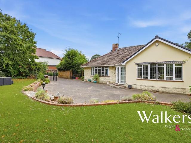 Bungalow for sale in Navestock Side, Essex