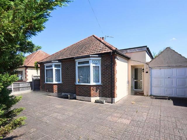 Bungalow for sale in London Borough of Hounslow, Feltham