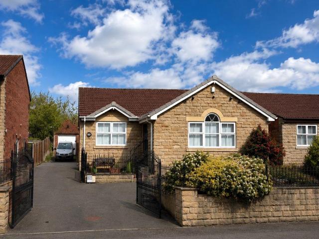 Bungalow for sale in Mapplewell, South Yorkshire