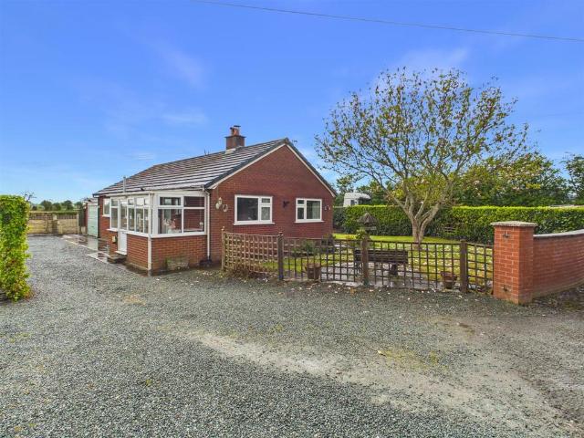 Bungalow for sale in Llandrinio