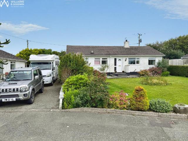 Bungalow for sale in Llanfaethlu, Wales
