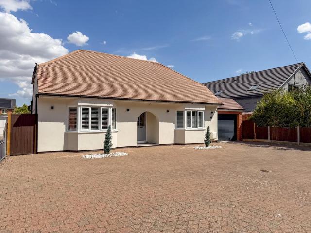 Bungalow for sale in Fordham Heath, Essex
