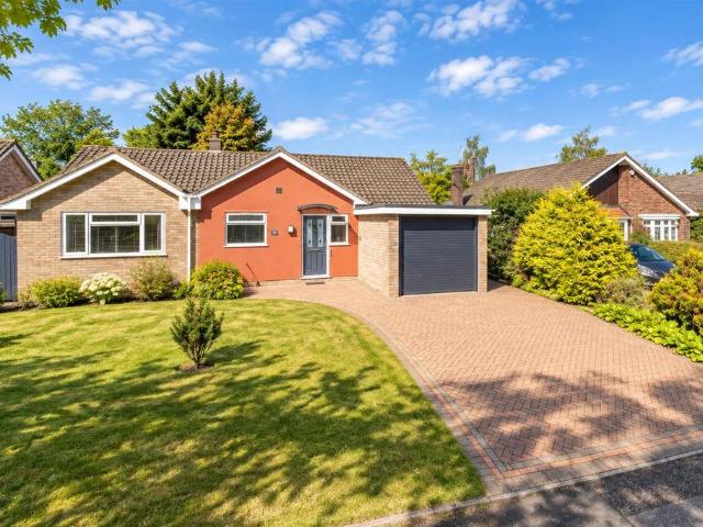 Bungalow for sale in Ivy Chimneys, Epping Forest