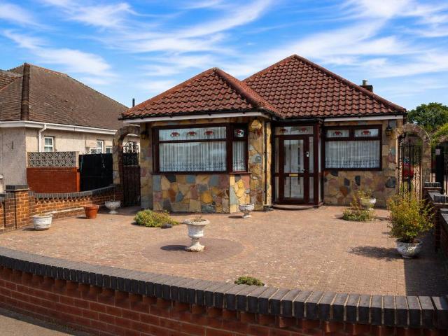 Bungalow for sale in Orchard Village, Greater London