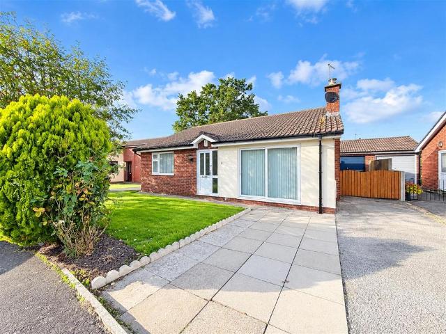 Bungalow for sale in Bangor On Dee, Wales