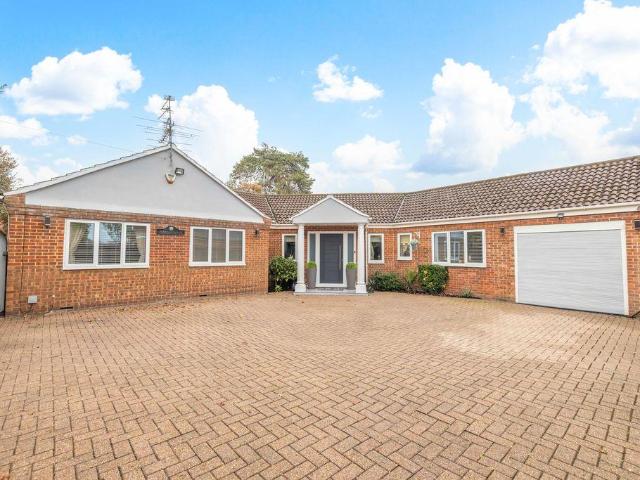 Bungalow for sale in Wexham and Ivers Community Board, George Green