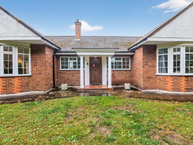 Bungalow for sale in Gidea Park, Greater London
