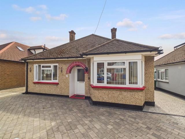 Bungalow for sale in Stanford-le-hope, Essex