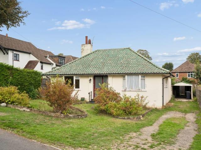 Bungalow for sale in Chalfont St. Peter, Denham