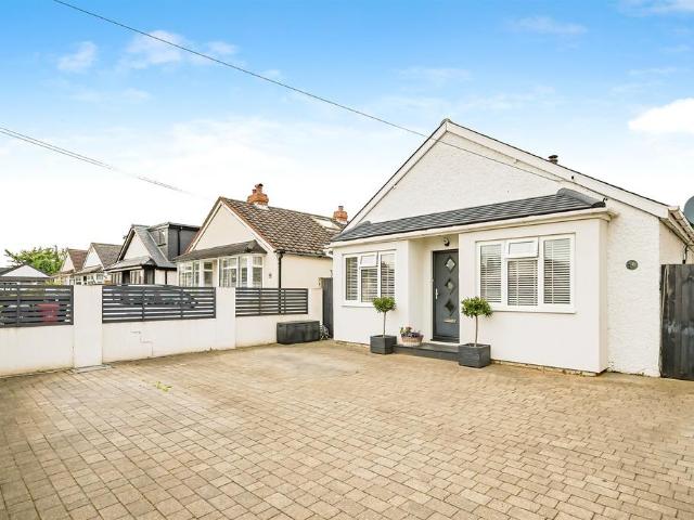 Bungalow for sale in Cippenham, Slough