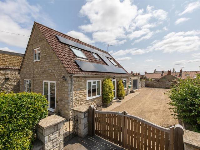 Bungalow for sale in Kirkbymoorside, Kirkby Mills
