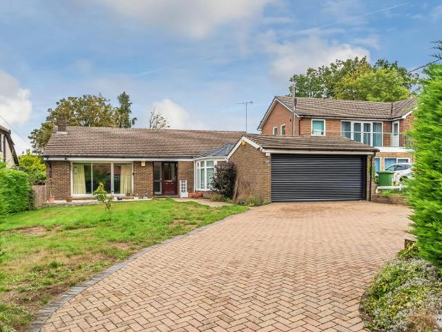 Bungalow for sale in Badger's Mount, The Butts