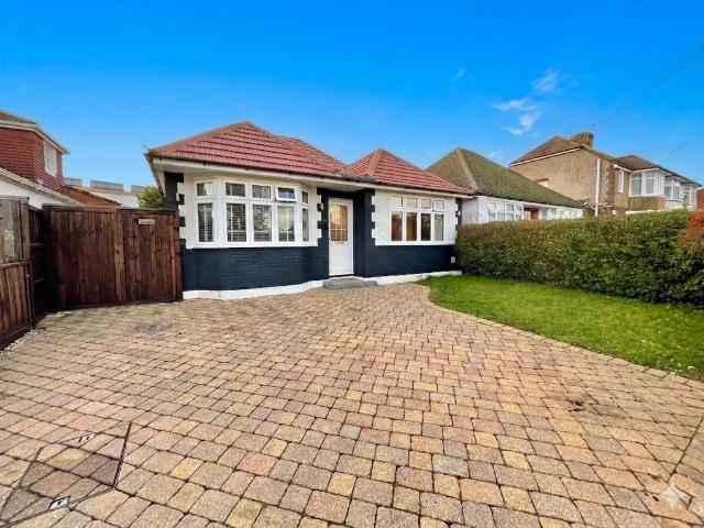 Bungalow for sale in Spring Park, Luton
