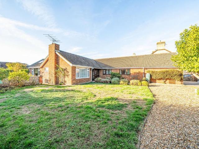 Bungalow for sale in Shefford, Central Bedfordshire