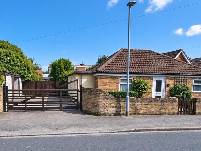 Bungalow for sale in New Village, Cottingham