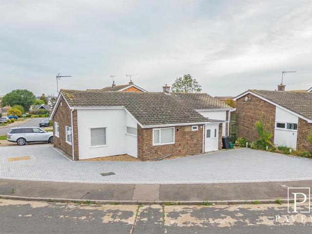 Bungalow for sale in Frinton and Walton, Dale Hill