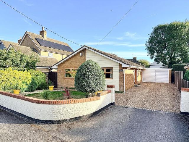 Bungalow for sale in Earith, Huntingdonshire