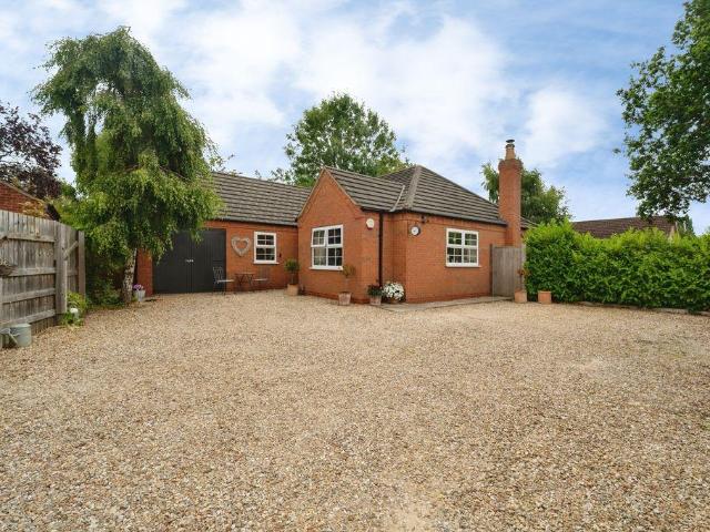 Bungalow for sale in New Waltham