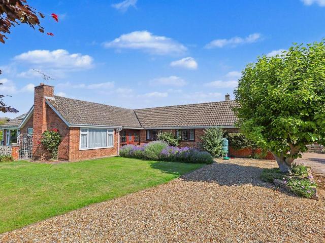 Bungalow for sale in Shefford, Bedfordshire