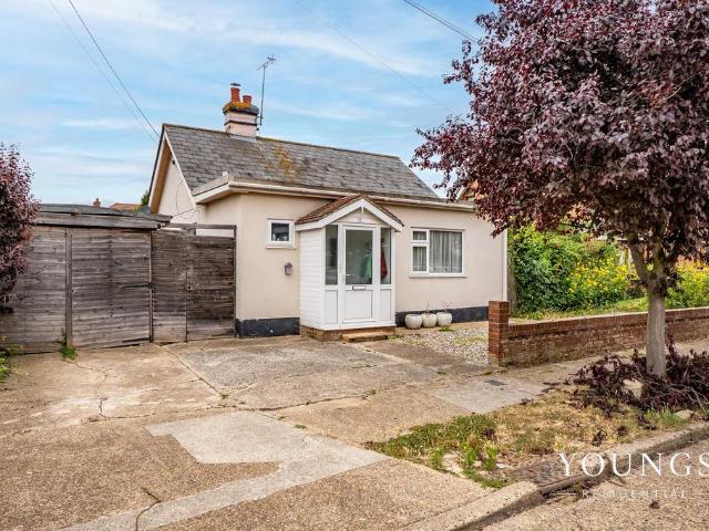 Bungalow for sale in Winter Gardens, Essex