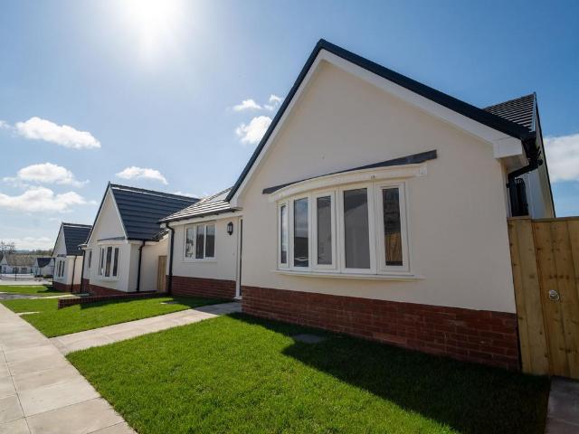 Bungalow for sale in Kidwelly, Wales