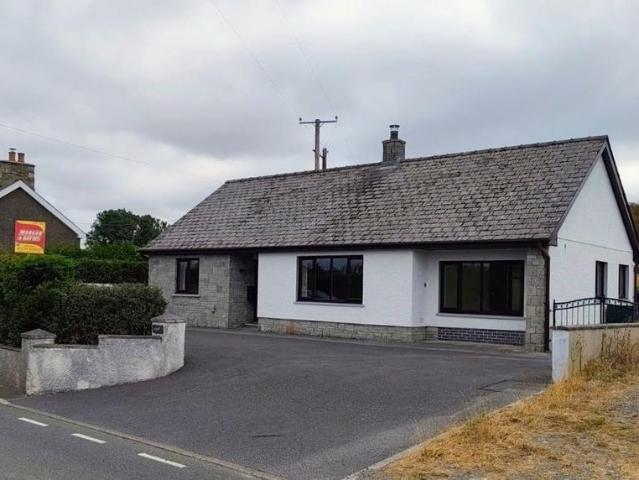 Bungalow for sale in Llanllwni, Wales