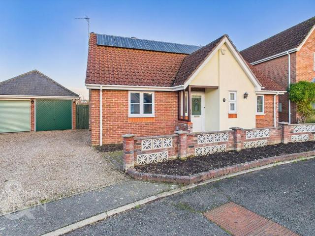 Bungalow for sale in Bedingfield, Suffolk