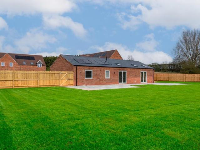Bungalow for sale in Alderminster, Warwickshire