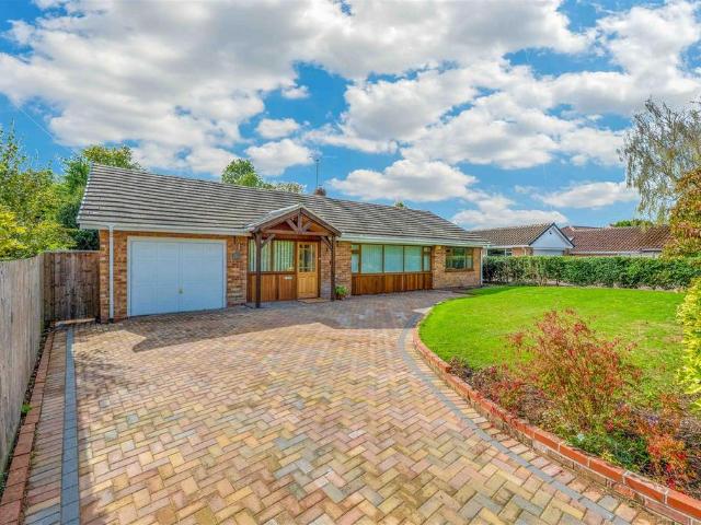 Bungalow for sale in Alderminster, Warwickshire
