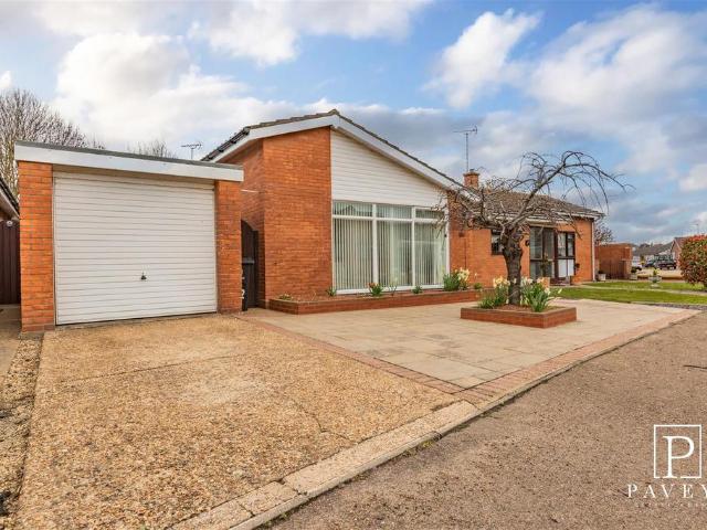 Bungalow for sale in Frinton and Walton, Dale Hill