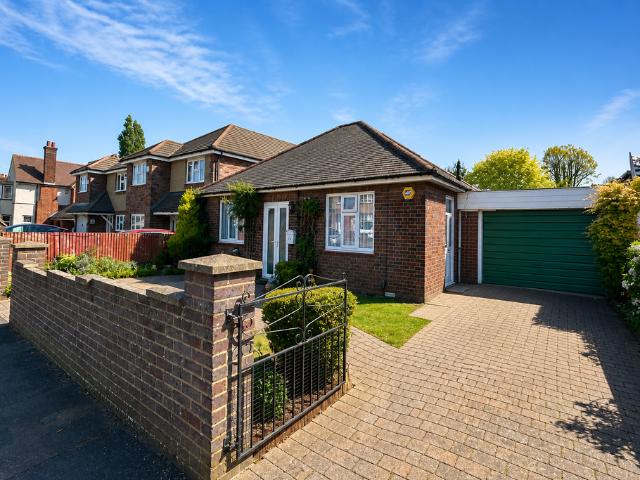 Bungalow for sale in Leagrave, Luton