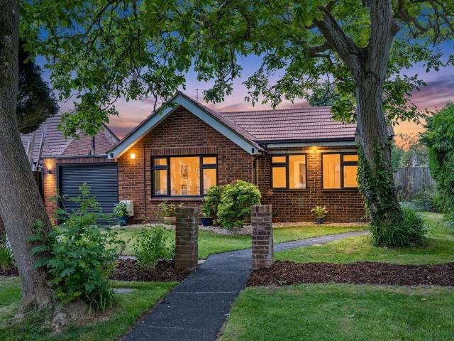 Bungalow for sale in Felpham, Clapham