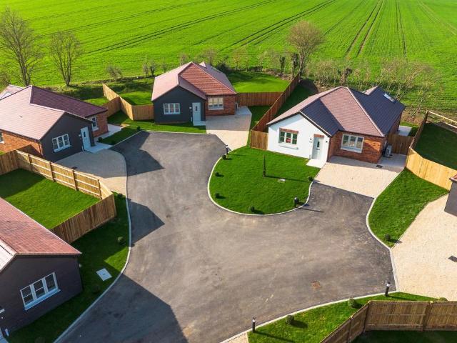 Bungalow for sale in The Butts, Kent